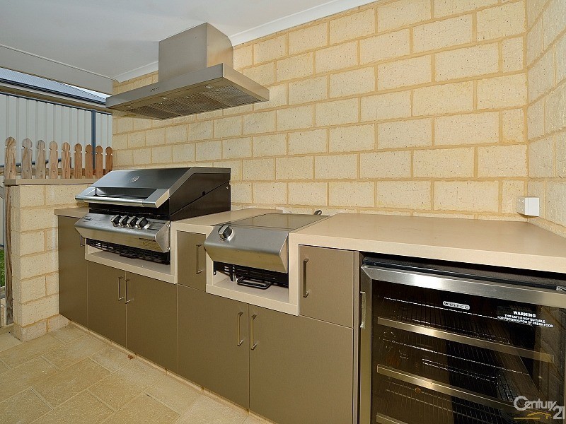 6 Cimarron Edge, Meadow Springs WA 6210