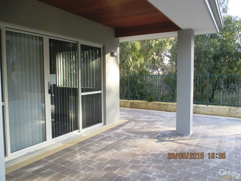 5 Galveston Court, Meadow Springs WA 6210