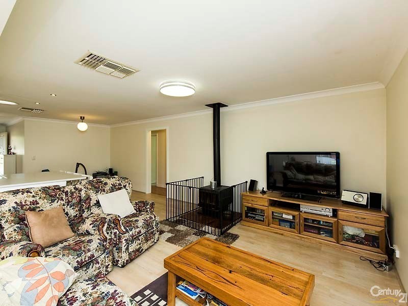 49 Carina Circle, Halls Head WA 6210