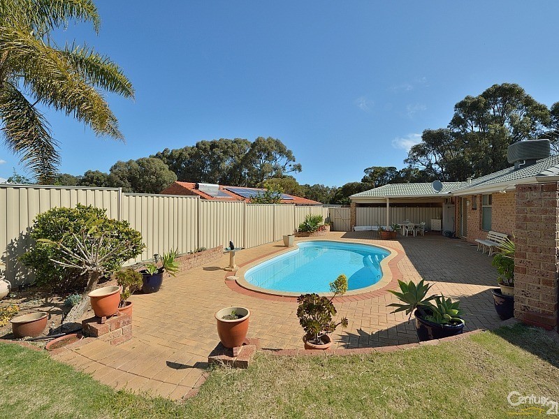 1 Dale Close, Halls Head WA 6210