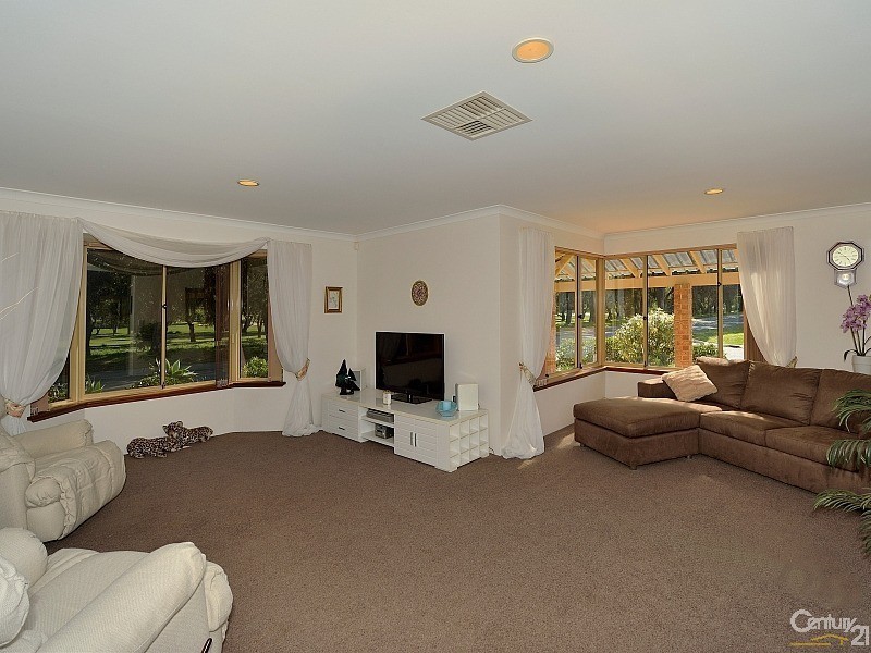 1 Dale Close, Halls Head WA 6210