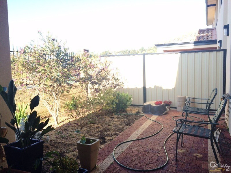 3/21 Pebble Beach Boulevard, Meadow Springs WA 6210