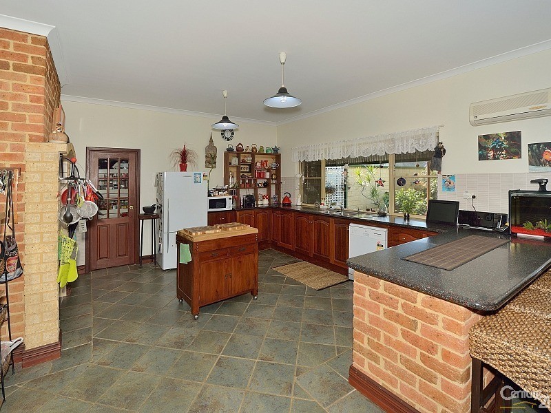 94 Lymon Road, Stake Hill WA 6181