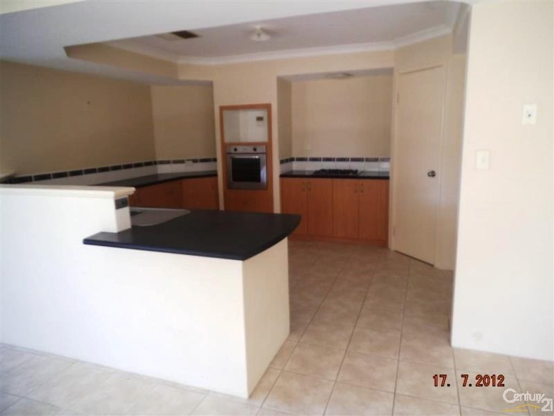 15 Whitegum Pass, Halls Head WA 6210