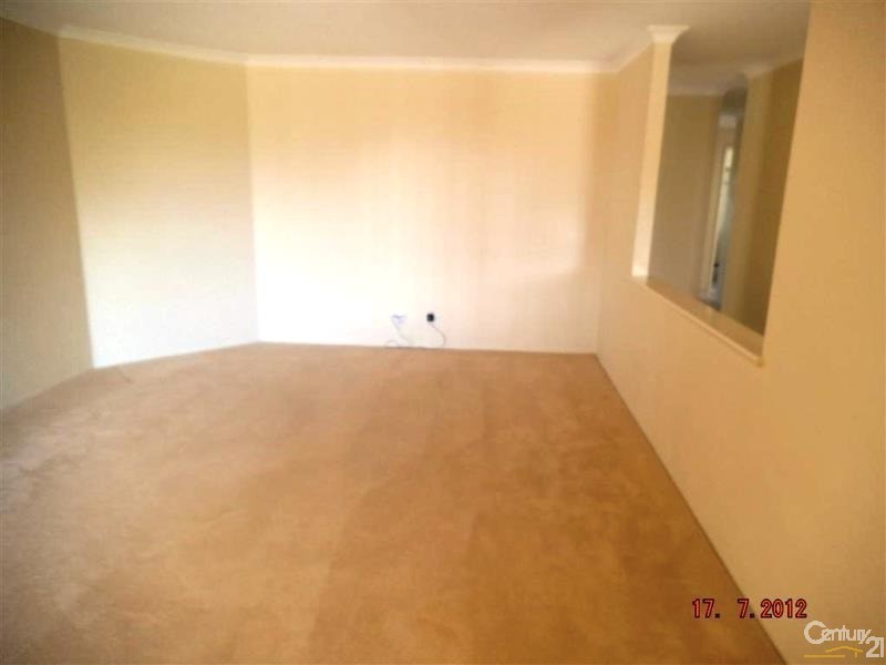 15 Whitegum Pass, Halls Head WA 6210