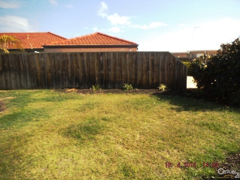 15 Whitegum Pass, Halls Head WA 6210