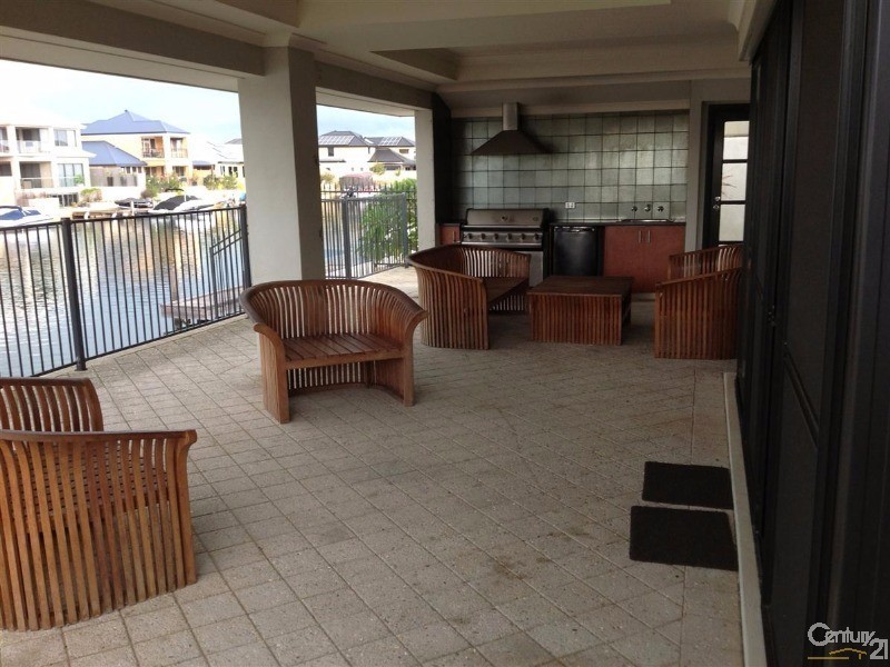 14 Trade Winds Retreat, Dudley Park WA 6210