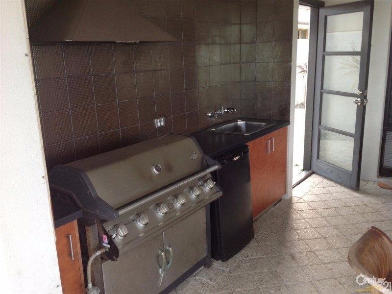 14 Trade Winds Retreat, Dudley Park WA 6210