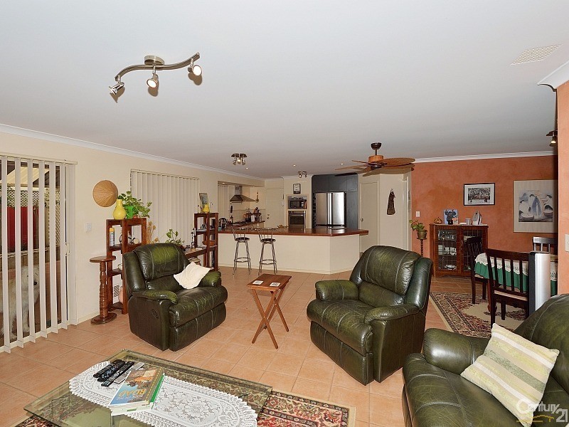 158 Peelwood Parade, Halls Head WA 6210