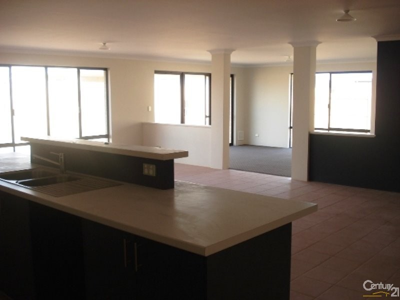 30 Senecio Way, Halls Head WA 6210