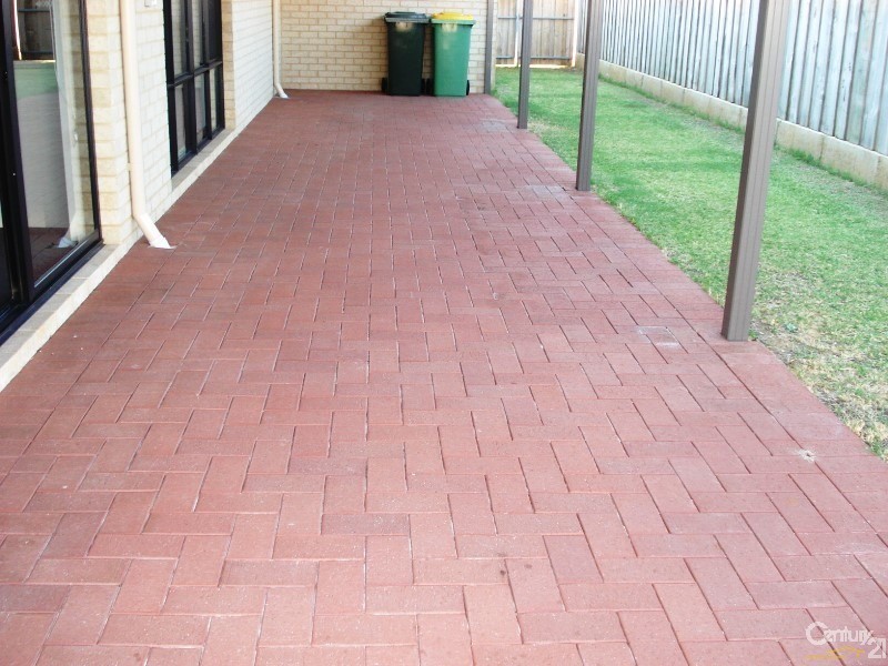 30 Senecio Way, Halls Head WA 6210