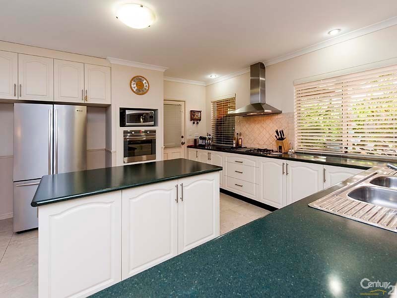 169 Peelwood Parade, Halls Head WA 6210