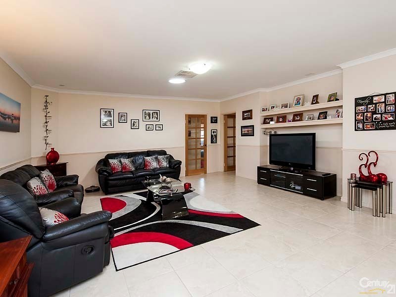 169 Peelwood Parade, Halls Head WA 6210