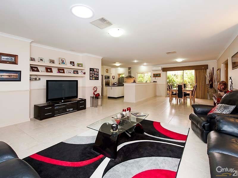 169 Peelwood Parade, Halls Head WA 6210