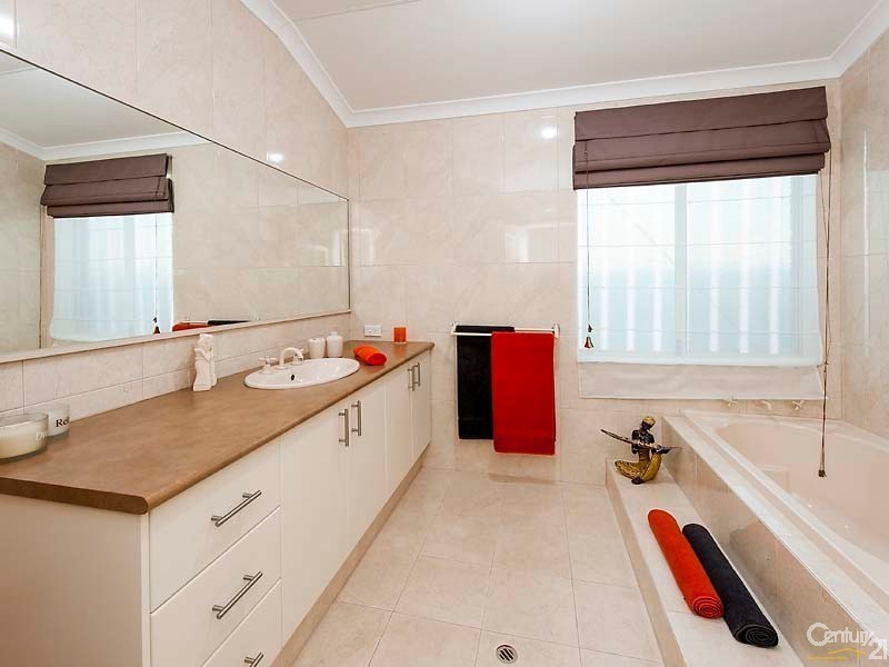 169 Peelwood Parade, Halls Head WA 6210