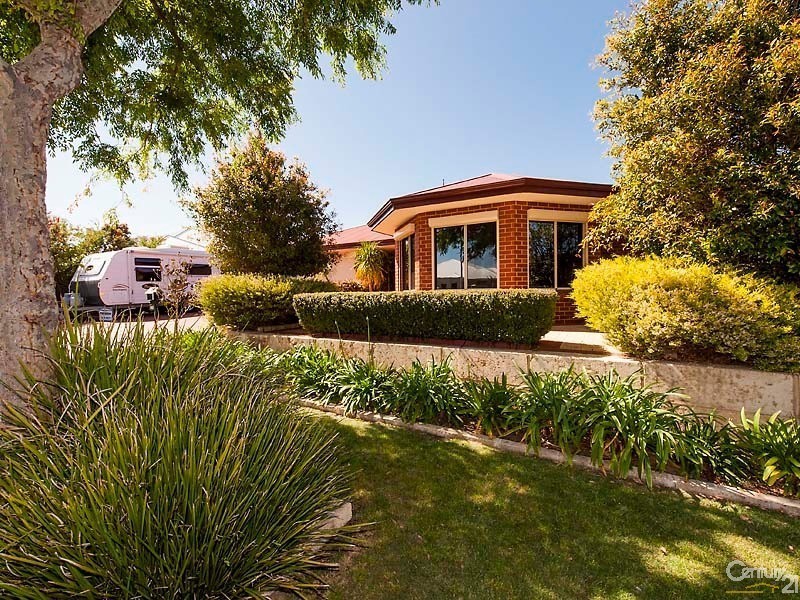 169 Peelwood Parade, Halls Head WA 6210