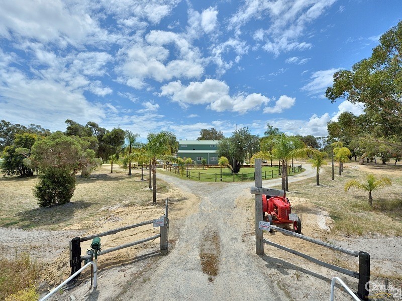 18 Peaceful Waters Drive, Barragup WA 6209