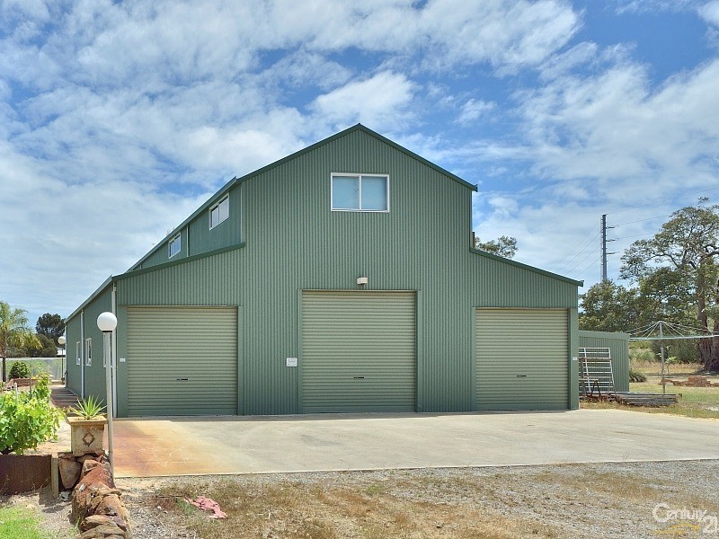 18 Peaceful Waters Drive, Barragup WA 6209