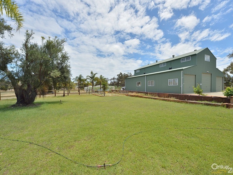 18 Peaceful Waters Drive, Barragup WA 6209