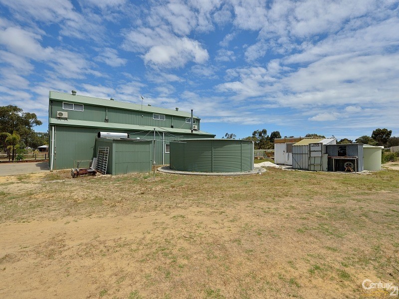18 Peaceful Waters Drive, Barragup WA 6209