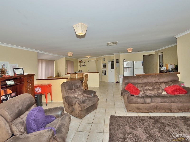 12 Kangaroo Paw Drive, Greenfields WA 6210