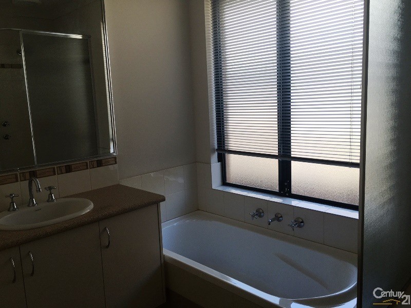 81 Hudson Drive, Dudley Park WA 6210