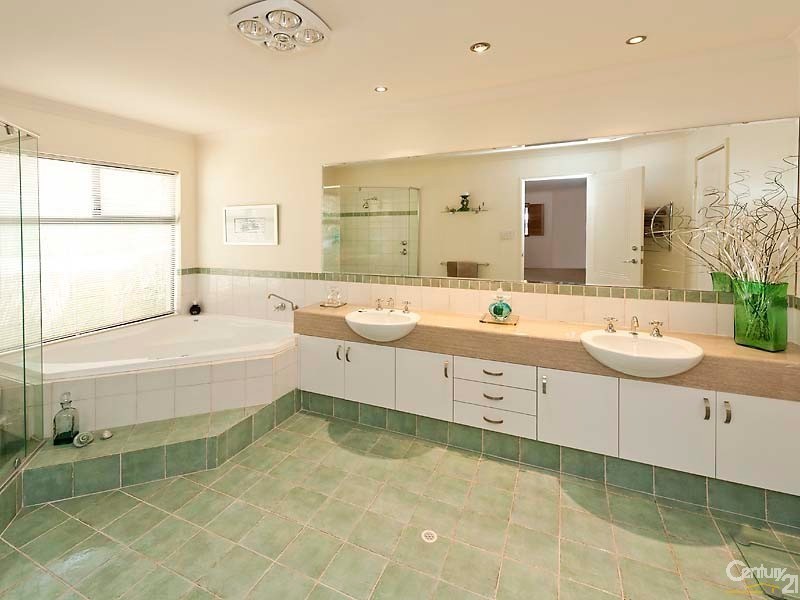 13 Brindabella Crescent, Halls Head WA 6210