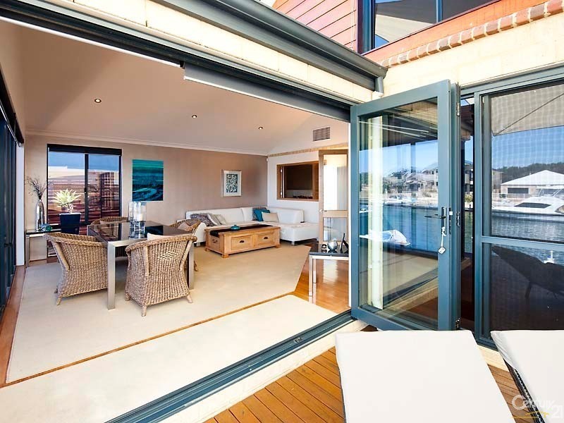 13 Brindabella Crescent, Halls Head WA 6210