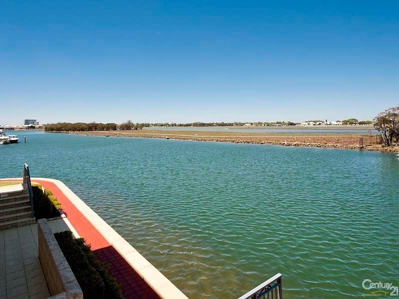 13 Brindabella Crescent, Halls Head WA 6210