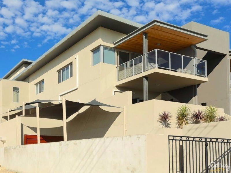 21B Oversby Street, Halls Head WA 6210