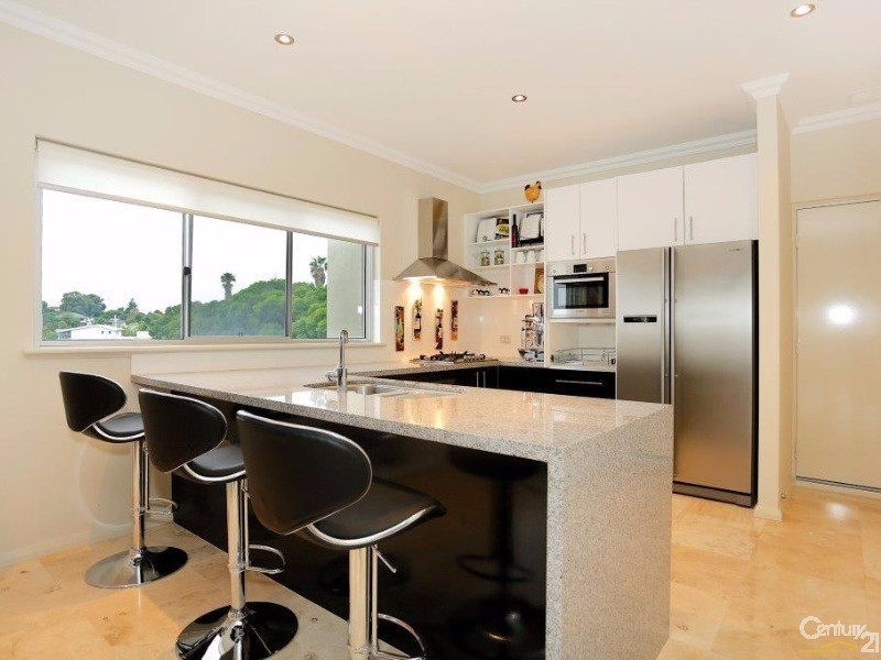 21B Oversby Street, Halls Head WA 6210