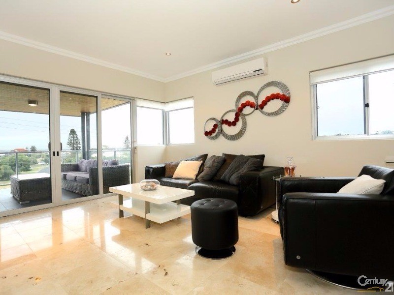 21B Oversby Street, Halls Head WA 6210