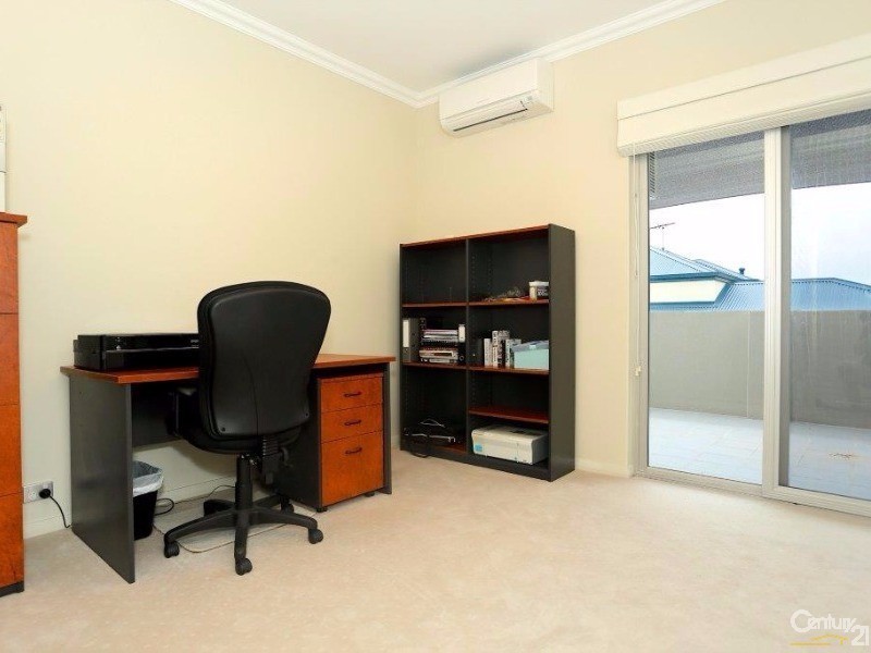 21B Oversby Street, Halls Head WA 6210