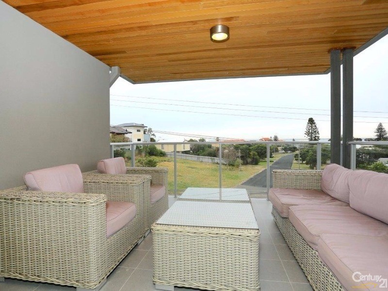 21B Oversby Street, Halls Head WA 6210