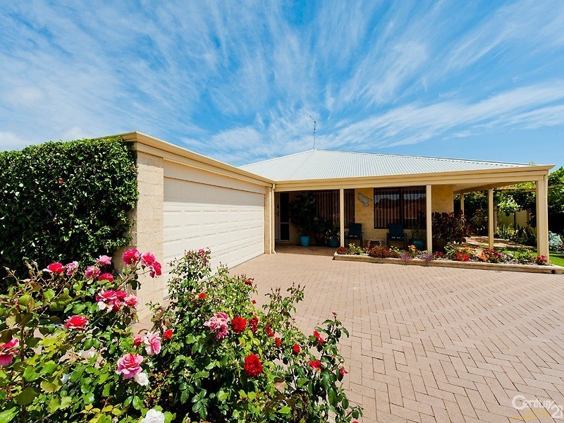 54 Paradise Circuit, Halls Head WA 6210
