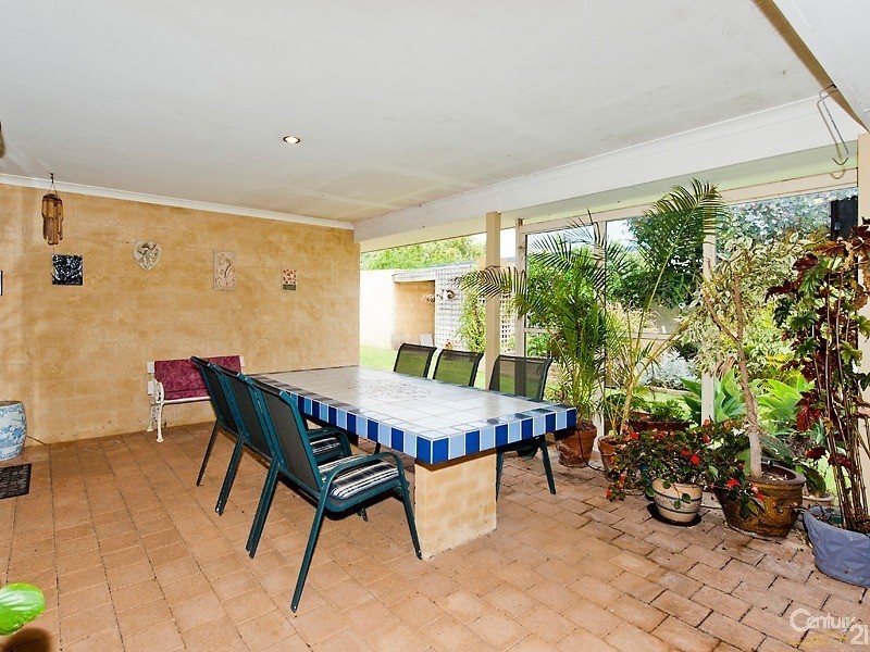 54 Paradise Circuit, Halls Head WA 6210