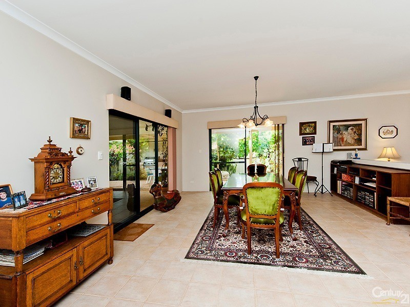 54 Paradise Circuit, Halls Head WA 6210