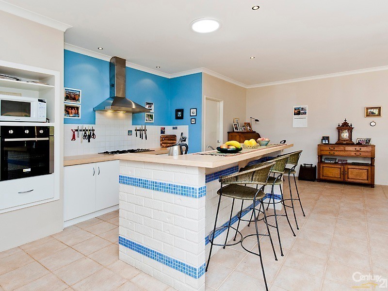 54 Paradise Circuit, Halls Head WA 6210