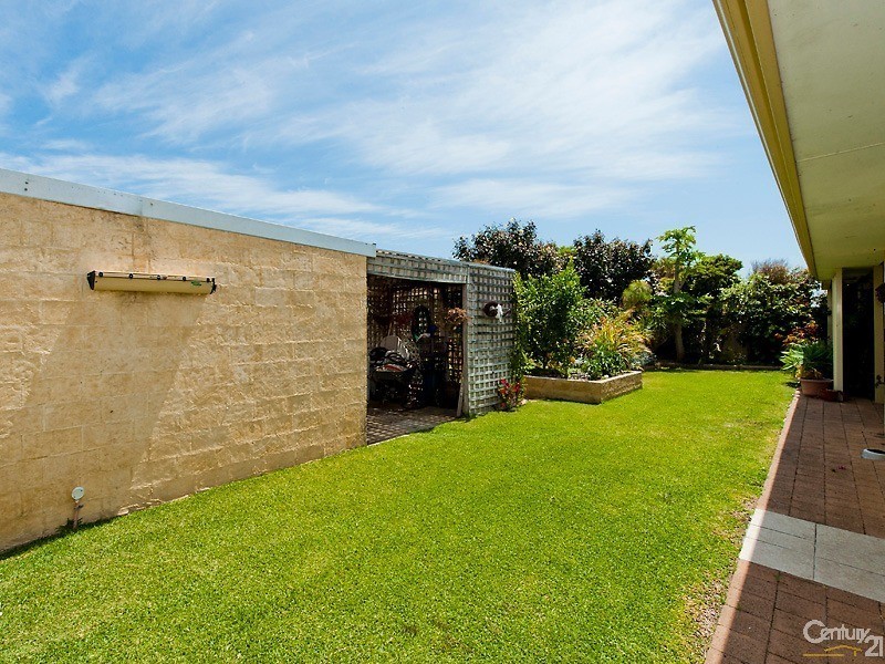 54 Paradise Circuit, Halls Head WA 6210