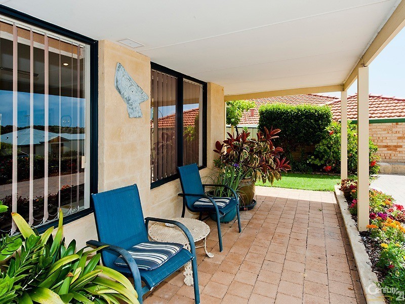 54 Paradise Circuit, Halls Head WA 6210