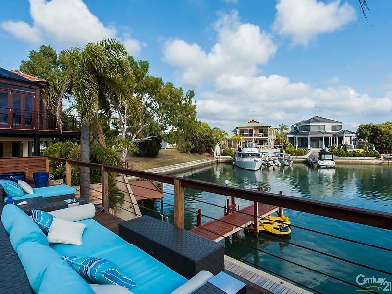 24 Cambria Island Retreat, Halls Head WA 6210