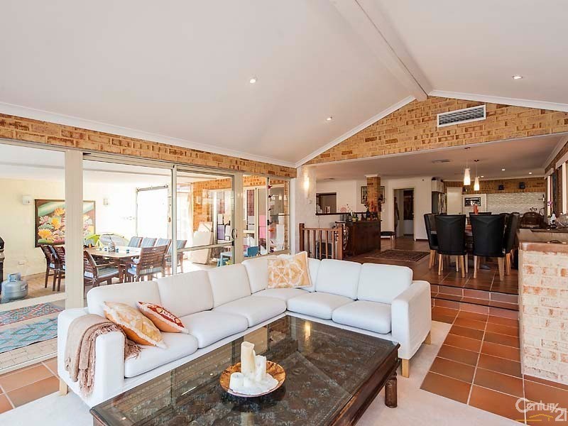24 Cambria Island Retreat, Halls Head WA 6210