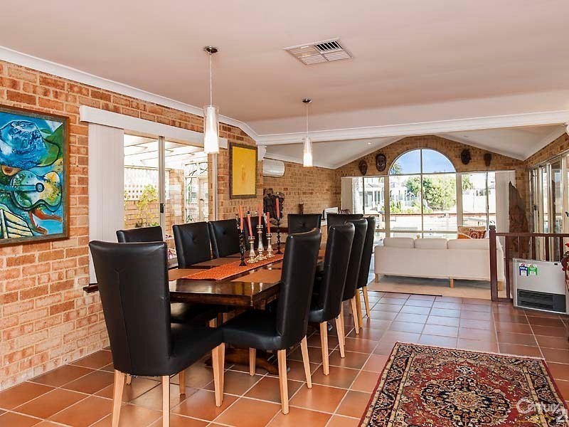 24 Cambria Island Retreat, Halls Head WA 6210