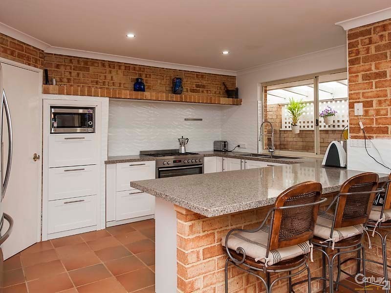24 Cambria Island Retreat, Halls Head WA 6210