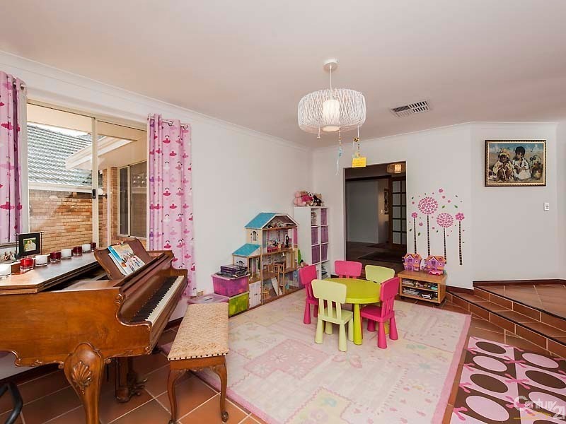 24 Cambria Island Retreat, Halls Head WA 6210