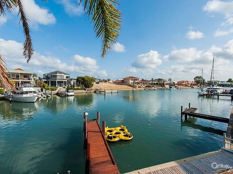 24 Cambria Island Retreat, Halls Head WA 6210