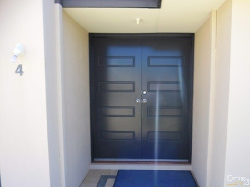 4 Inwood Lane, Meadow Springs WA 6210