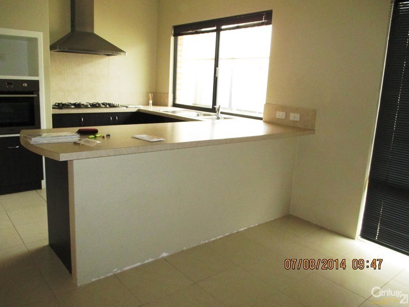 4 Inwood Lane, Meadow Springs WA 6210