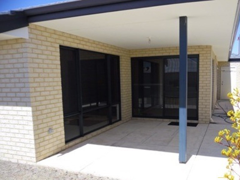 4 Inwood Lane, Meadow Springs WA 6210