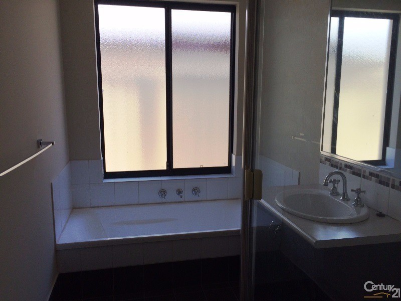 3 Adela Bend, Lakelands WA 6180